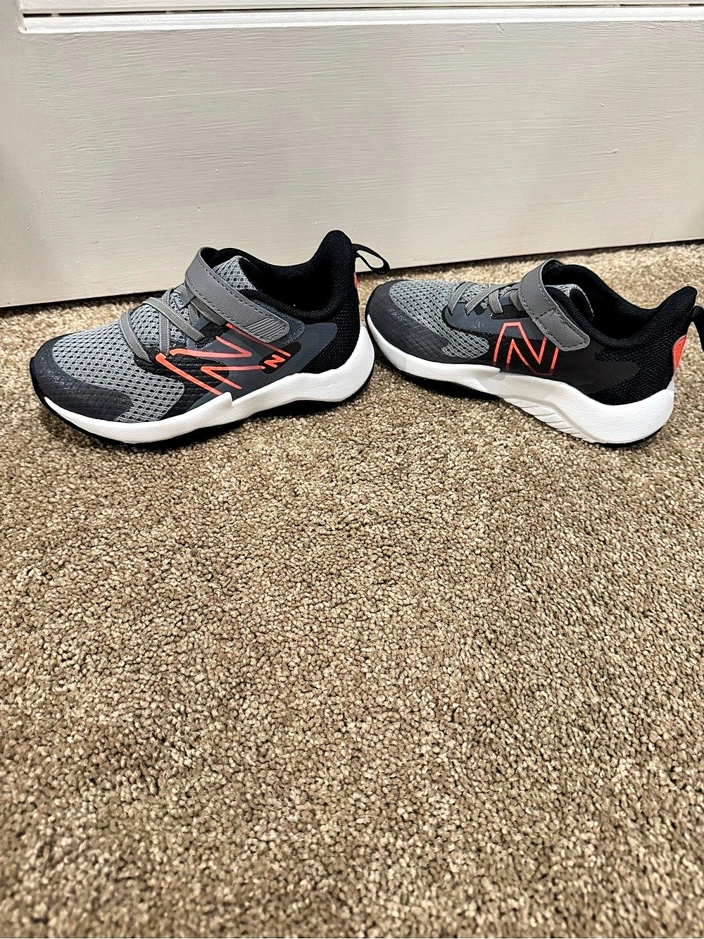 New Balance Rave Run v2 Velcro Strap Little Kid Size 11